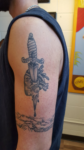 Tattoo Shop «Hydra Electric Tattoo», reviews and photos, 317 Green Bay Rd, Highwood, IL 60040, USA