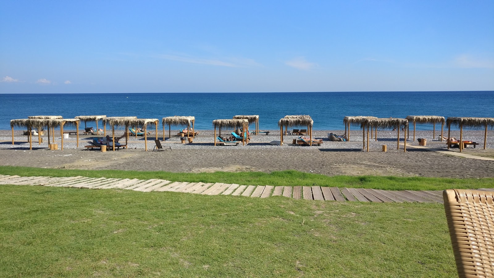 Megali Gi beach.的照片 带有轻卵石表面