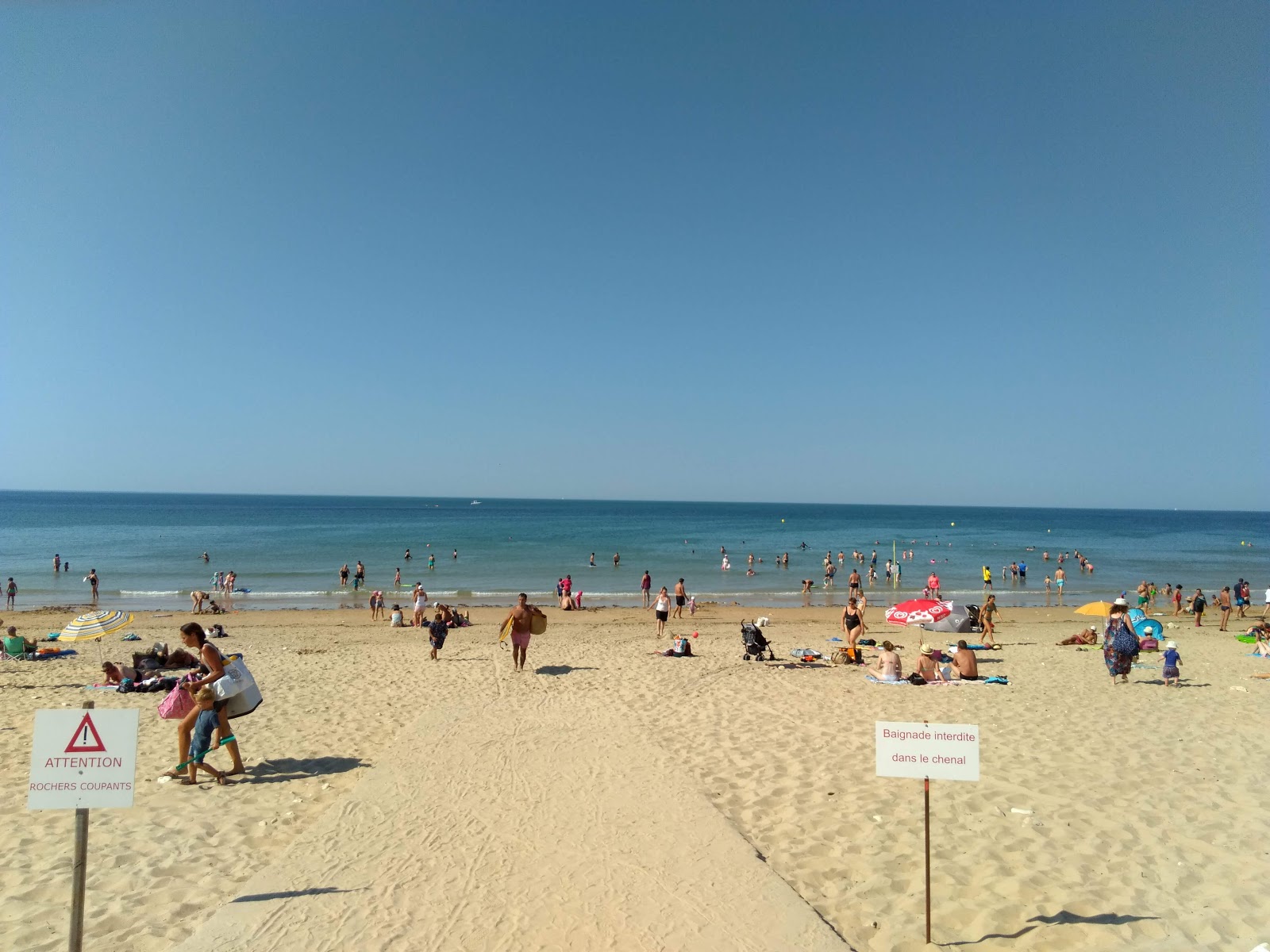 Foto von Gros Joncs beach mit geräumiger strand