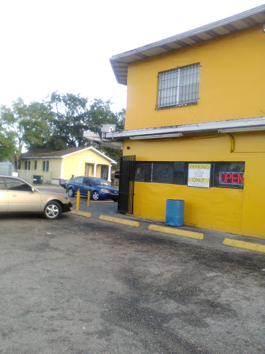 Liquor Store «15th Street Cutrate Liquors», reviews and photos, 3312 N 15th St, Tampa, FL 33605, USA