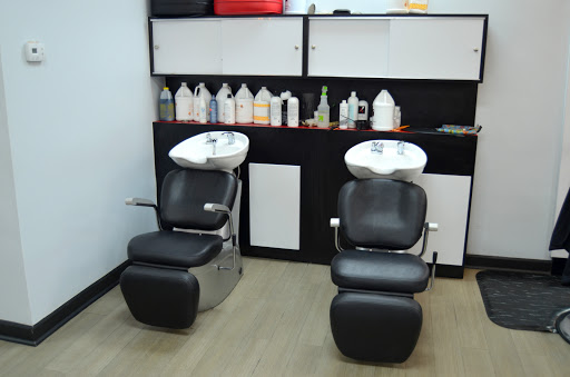 Barber Shop «Friendly Faces Barber Shop», reviews and photos, 3505 East-West Hwy, Hyattsville, MD 20781, USA