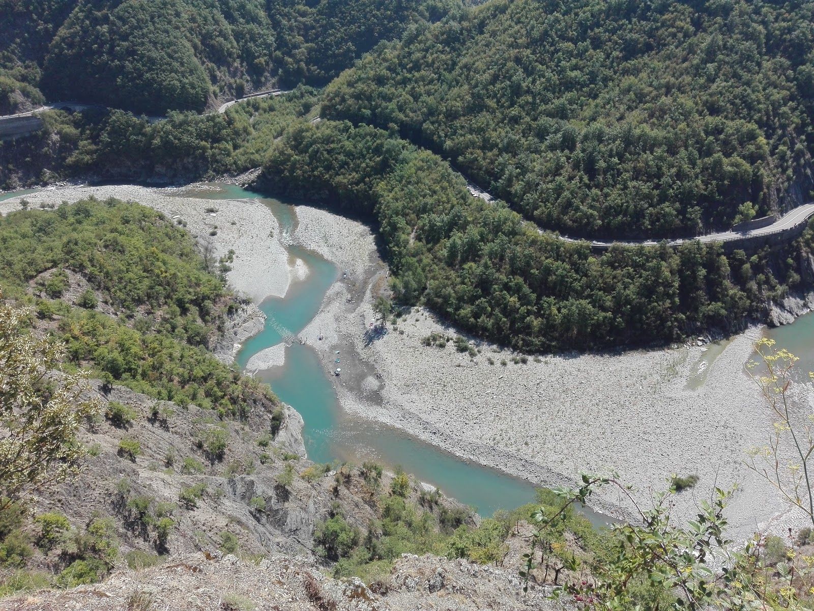 Fotografija Spiaggia la Chiesetta obkrožen z gorami