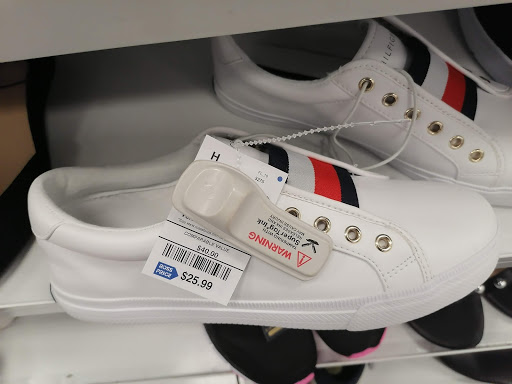 Clothing Store «Ross Dress for Less», reviews and photos, 3425 E Foothill Blvd, Pasadena, CA 91107, USA