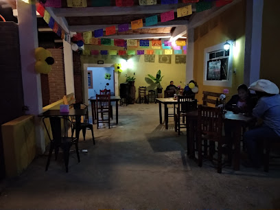 Pa, la Madre Drinks and food - Zempoaltépetl #34, Independencia, 70435 San Pablo Villa de Mitla, Oax., Mexico