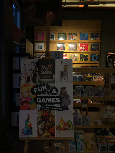 Clothing Store «Urban Outfitters», reviews and photos, 1140 Bardstown Rd, Louisville, KY 40204, USA