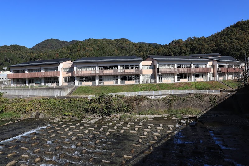 山県市立美山中学校