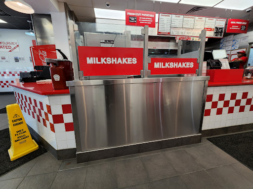 Shopping Mall «Gateway Shopping Center», reviews and photos, 221 E Swedesford Rd, Wayne, PA 19087, USA