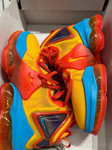 Sporting Goods Store «Nike Factory Store», reviews and photos, 8510 S Cottage Grove Ave, Chicago, IL 60619, USA