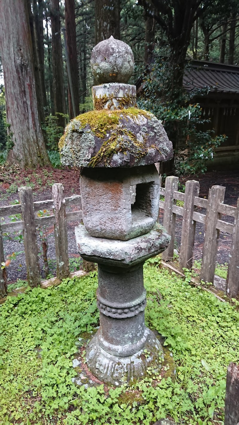 灯籠(二岡神社)
