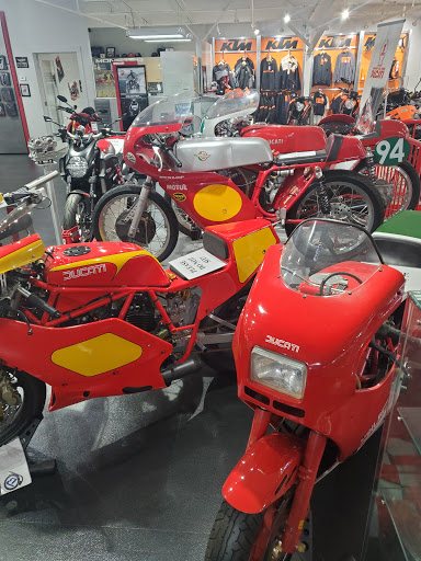 Motorcycle Dealer «Commonwealth Motorcycles», reviews and photos, 625 E Jefferson St, Louisville, KY 40202, USA