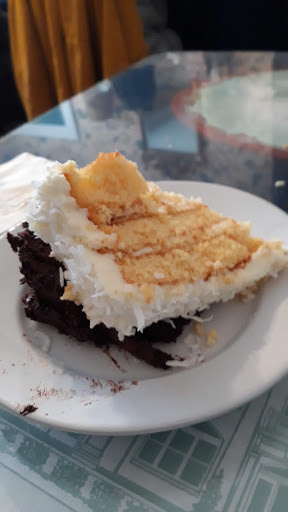 Southern Restaurant (US) «Blue Willow Inn Restaurant & Gift Shop», reviews and photos, 294 N Cherokee Rd, Social Circle, GA 30025, USA