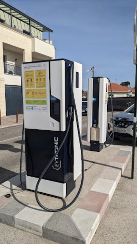 Borne de recharge de véhicules électriques Freshmile Station de recharge Gradignan