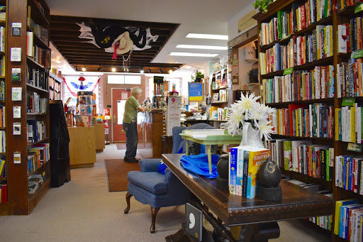 Book Store «Learned Owl Book Shop», reviews and photos, 204 N Main St, Hudson, OH 44236, USA
