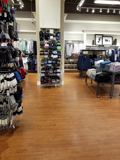 Clothing Store «Banana Republic», reviews and photos, 241 Fort Evans Rd NE, Leesburg, VA 20176, USA
