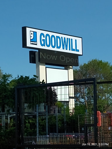 Thrift Store «Goodwill - Hudson», reviews and photos, 1621 Coulee Rd, Hudson, WI 54016, USA