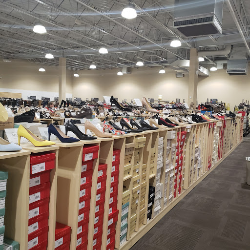 Shoe Store «DSW Designer Shoe Warehouse», reviews and photos, 901 Perimeter Dr, Schaumburg, IL 60173, USA