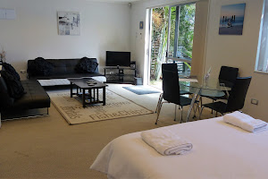 In the Heart of the Beach - Garden studio apartment @Beach Pacific Apartments
