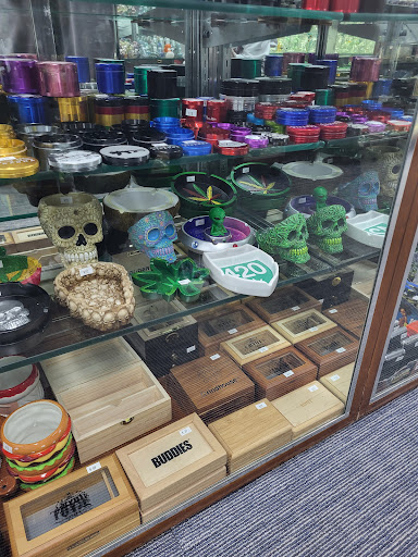 Tobacco Shop «Northern Lights 2», reviews and photos, 270 Enfield St, Enfield, CT 06082, USA