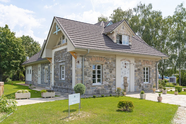 Nyitvatartás: BoltOtti Bemutatóterem