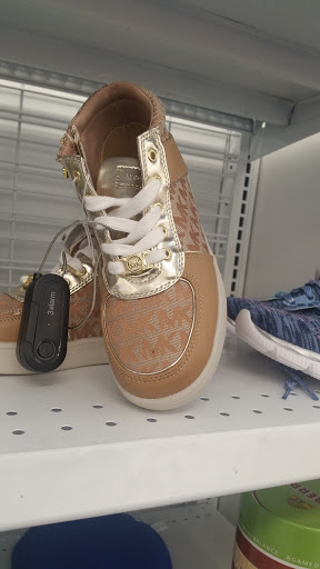 Clothing Store «Ross Dress for Less», reviews and photos, 1720 Douglas Rd, Oswego, IL 60543, USA