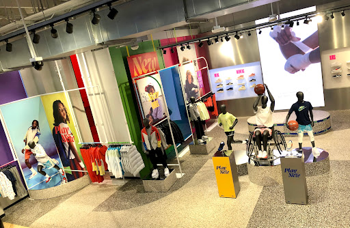 Clothing Store «Nike The Grove», reviews and photos, 189 The Grove Dr, Los Angeles, CA 90036, USA