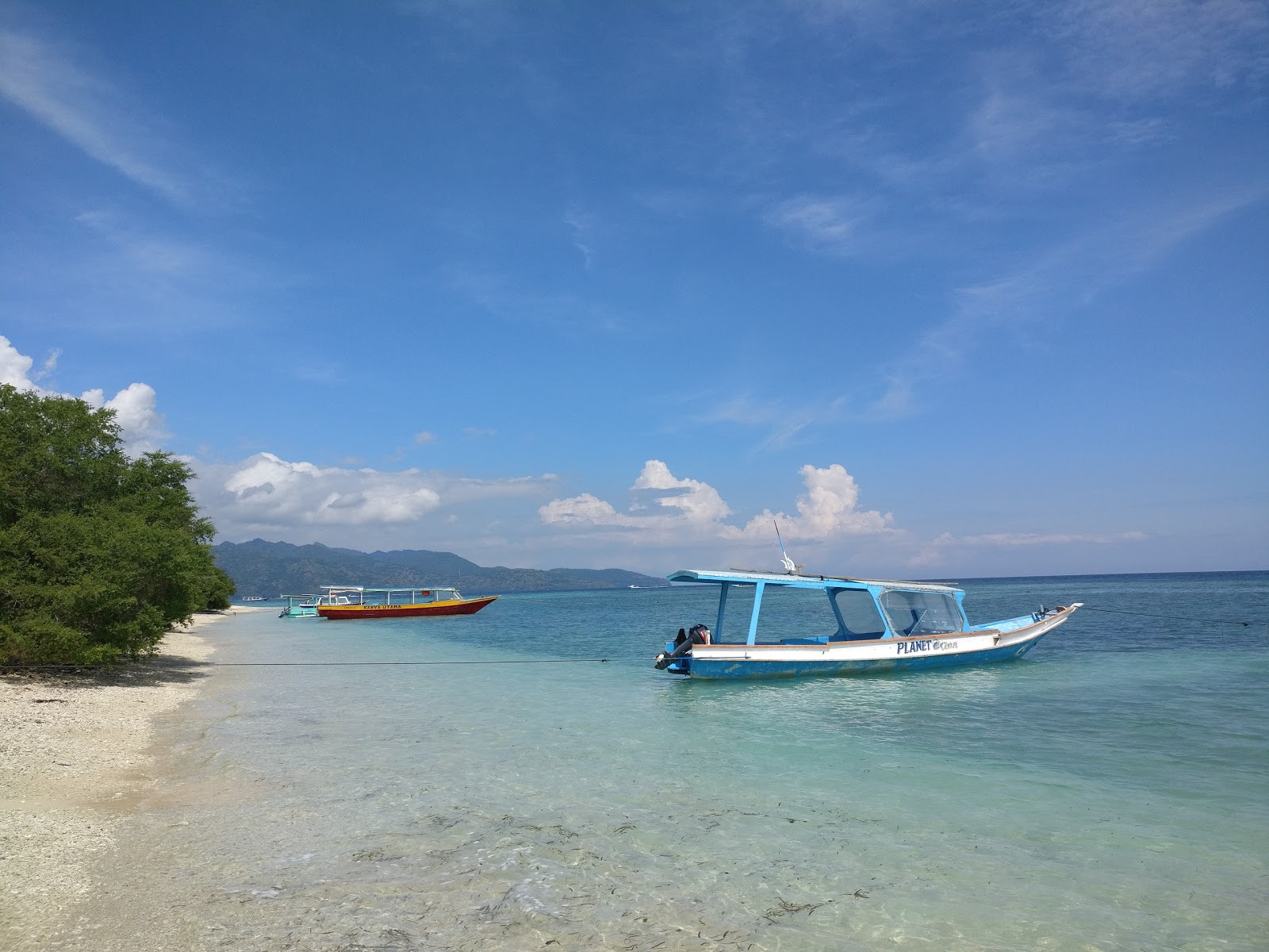 Fotografie cu Gili Meno Avia Beach cu o suprafață de apa pură turcoaz