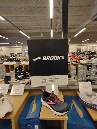 Shoe Store «DSW Designer Shoe Warehouse», reviews and photos, 10060 Reisterstown Rd, Owings Mills, MD 21117, USA