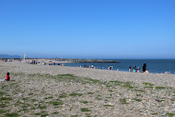 Photo de Bray Beach protégé par des falaises