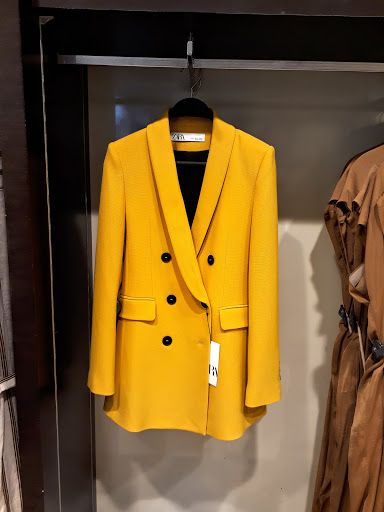 Stores to buy men's trench coats Paris