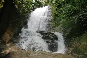Lata Merkor or Geruntum Falls image
