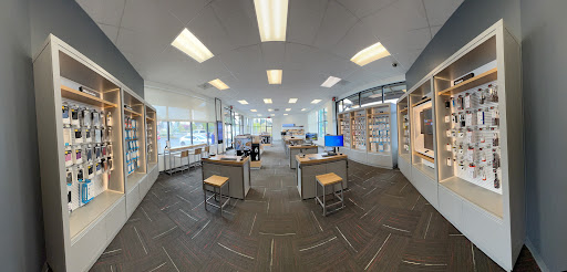 Cell Phone Store «Verizon Wireless - Cellular Plus», reviews and photos, 17390 SE Bluff Rd Suite 2, Sandy, OR 97055, USA