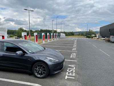 Tesla Supercharger à Saint-Victor