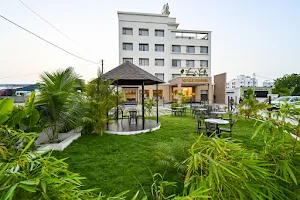 King's Kraft The Park Executive Hotel Jamnagar image