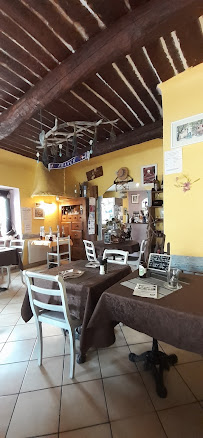 Atmosphère du Restaurant français La Farigoulette à Collobrières - n°2