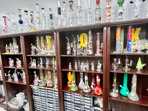 Tobacco Shop «Smoke Tokz Head Shop KC», reviews and photos, 1263 W 103rd St, Kansas City, MO 64114, USA