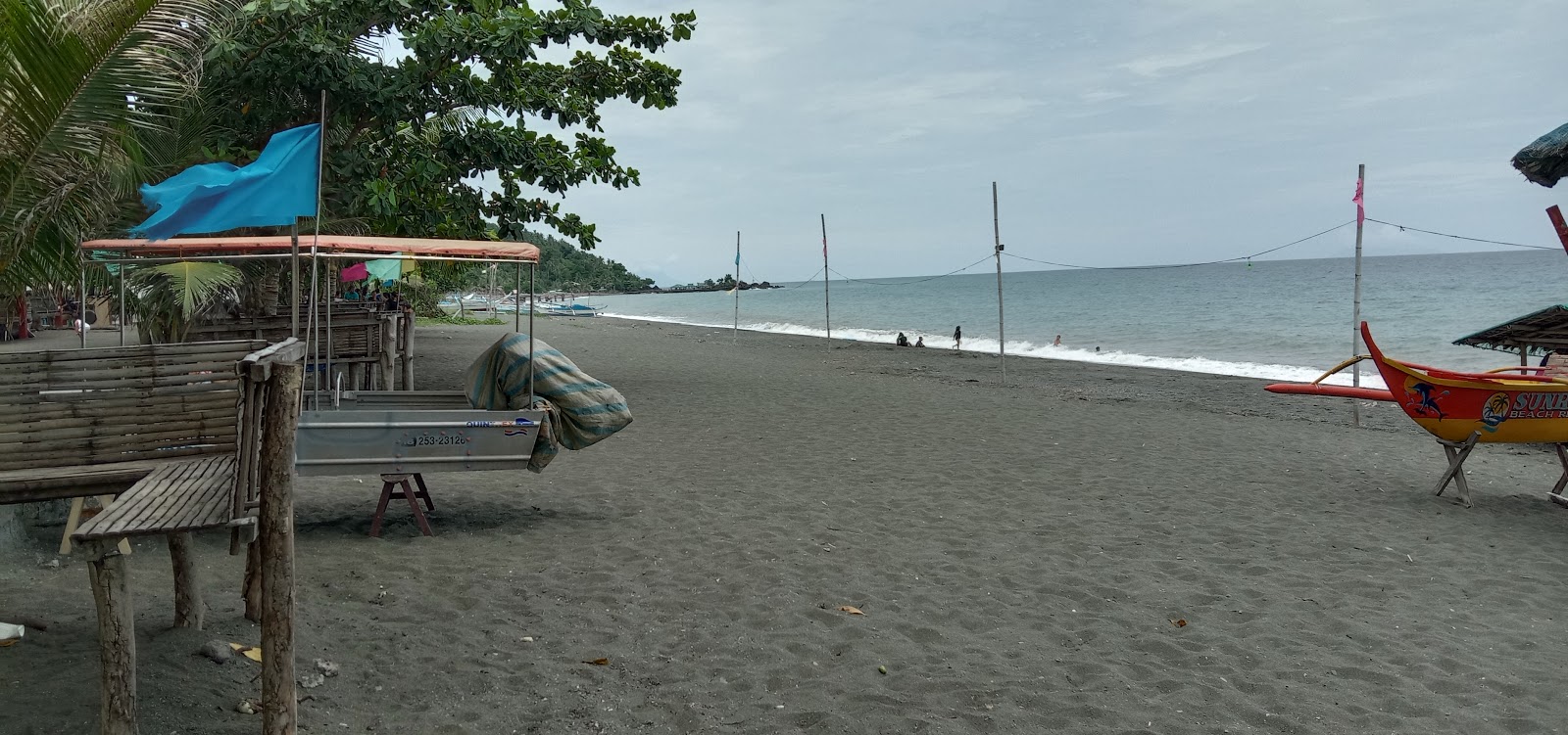 Valokuva Pinamalayan Beachista. puhtaustasolla korkea