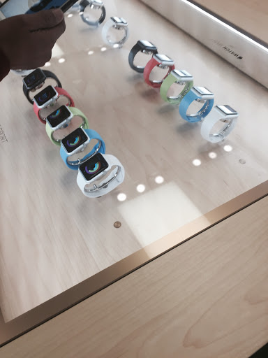 Computer Store «Apple Woodland», reviews and photos, 3195 28th St SE, Grand Rapids, MI 49512, USA