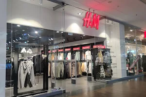 H&M image