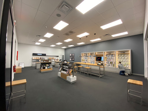 Cell Phone Store «Verizon Authorized Retailer, TCC», reviews and photos, 122 W Veterans Pkwy, Yorkville, IL 60560, USA