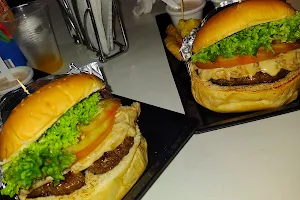 Comidas Rápidas vip burger center image
