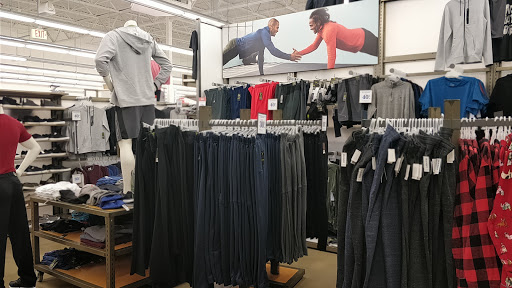 Clothing Store «Old Navy», reviews and photos, 1640 Douglas Rd, Oswego, IL 60543, USA