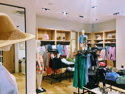 Clothing Store «J.Crew», reviews and photos, 3423 N Southport Ave, Chicago, IL 60657, USA