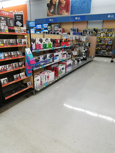 Department Store «Walmart Supercenter», reviews and photos, 180 Veterans Dr N, Huntingdon, TN 38344, USA