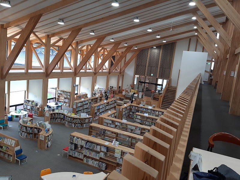 西予市図書交流館 まなびあん