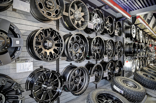 Truck Accessories Store «4 Wheel Parts Performance Center», reviews and photos, 550 W San Carlos St, San Jose, CA 95126, USA