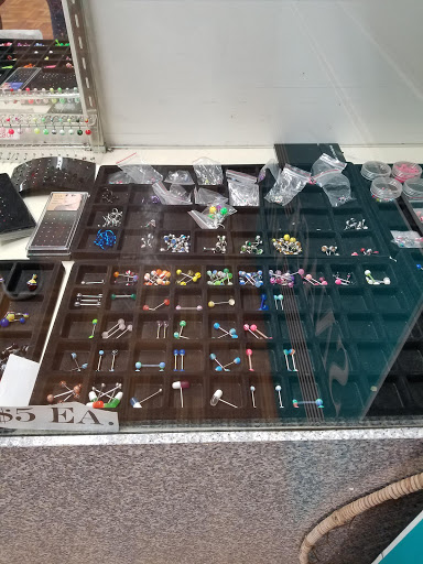 Tattoo Shop «Kentucky Tattoos», reviews and photos, 7316 Preston Hwy, Okolona, KY 40219, USA