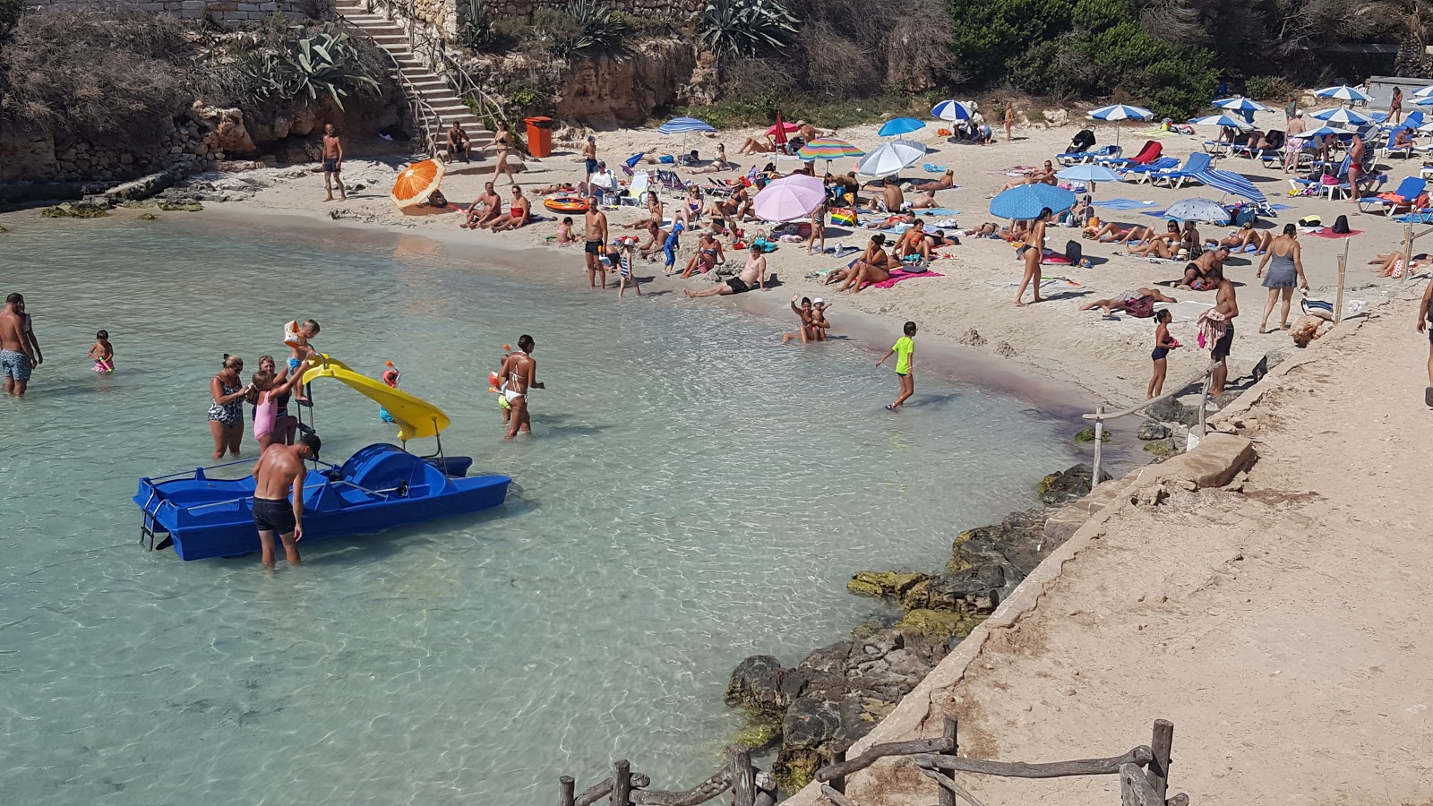 Foto de La Cala con parcialmente limpio nivel de limpieza