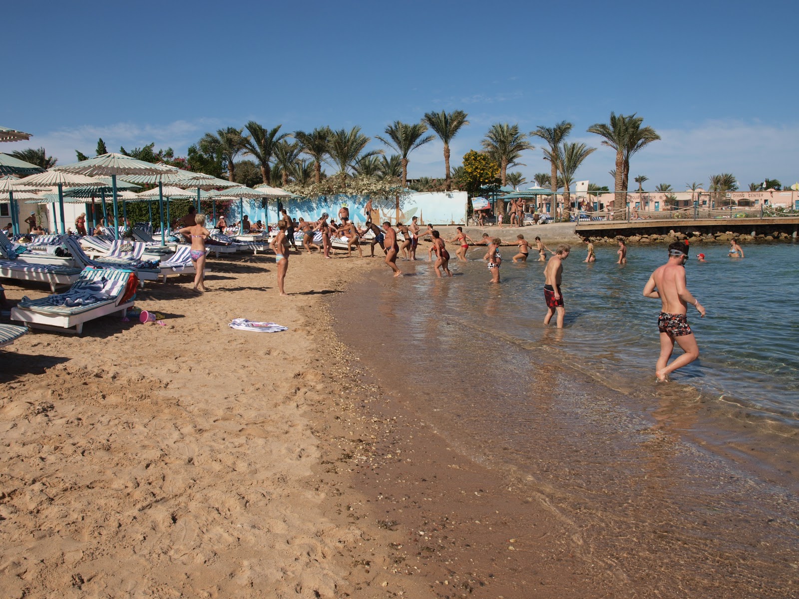 Public Beach El Fayroz的照片 具有非常干净级别的清洁度