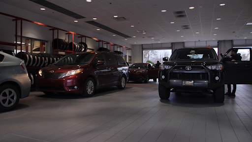 Toyota Dealer «Hendrick Toyota of Wilmington», reviews and photos, 5640 Market St, Wilmington, NC 28405, USA