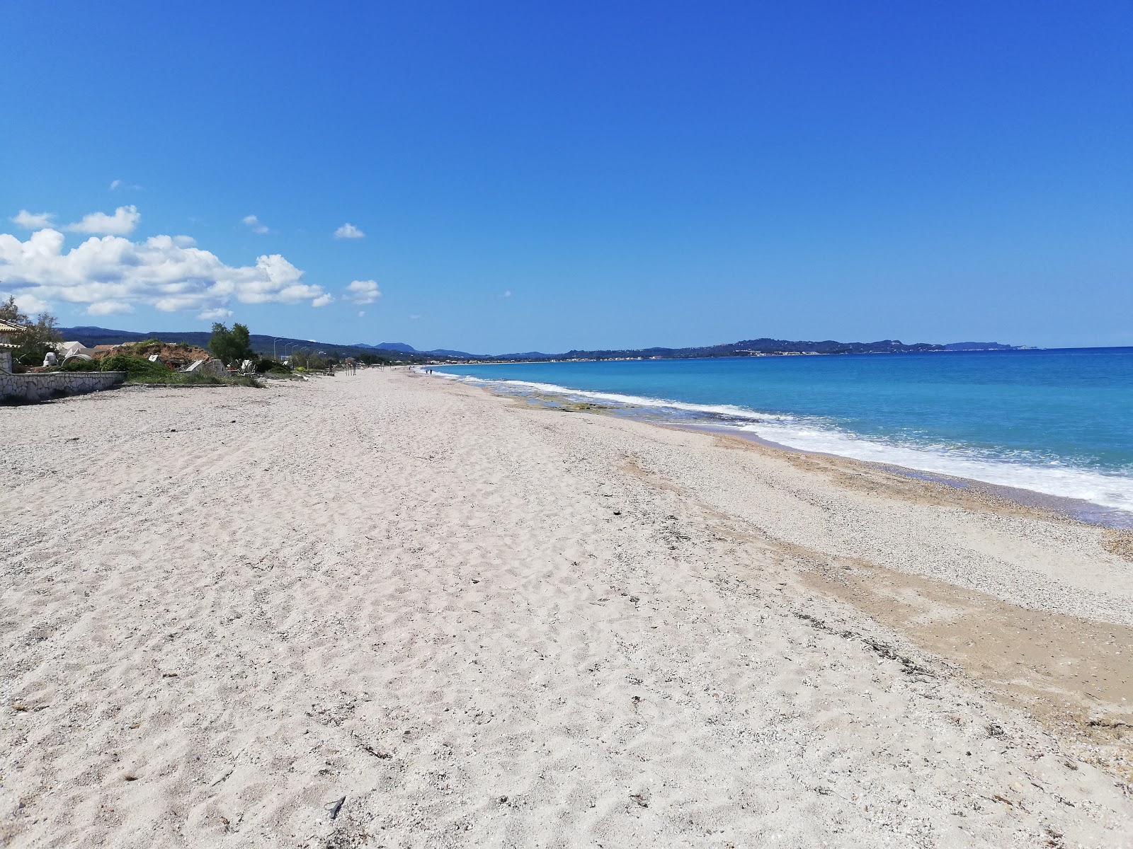 Fotografie cu acharavi beach cu o suprafață de nisip beige